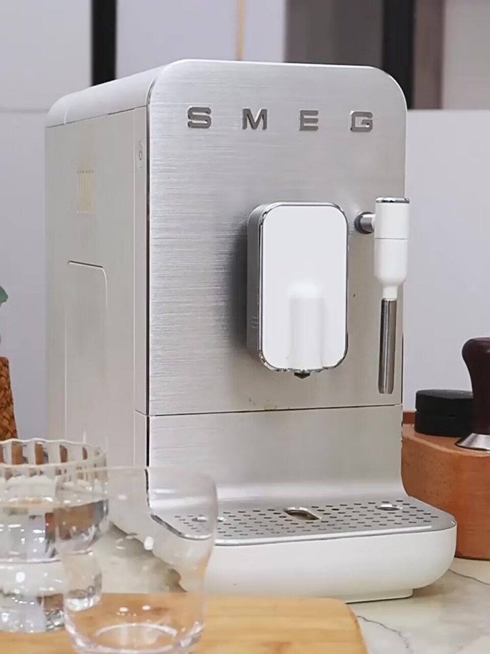 SMEG 斯麦格 意大利意式咖啡机全自动家用 蒸汽打奶泡 磨豆机咖啡豆研磨机 BCC02 白色,第2张