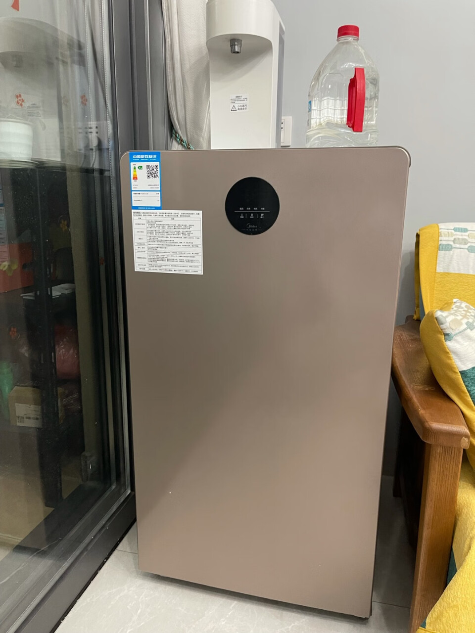 美的(Midea)118升 减霜节能家用立式冰柜 电子控温冷藏冷冻转换抽屉式冰柜小型冰箱BDBC-118UEM 以旧换新(midea冰箱),第4张