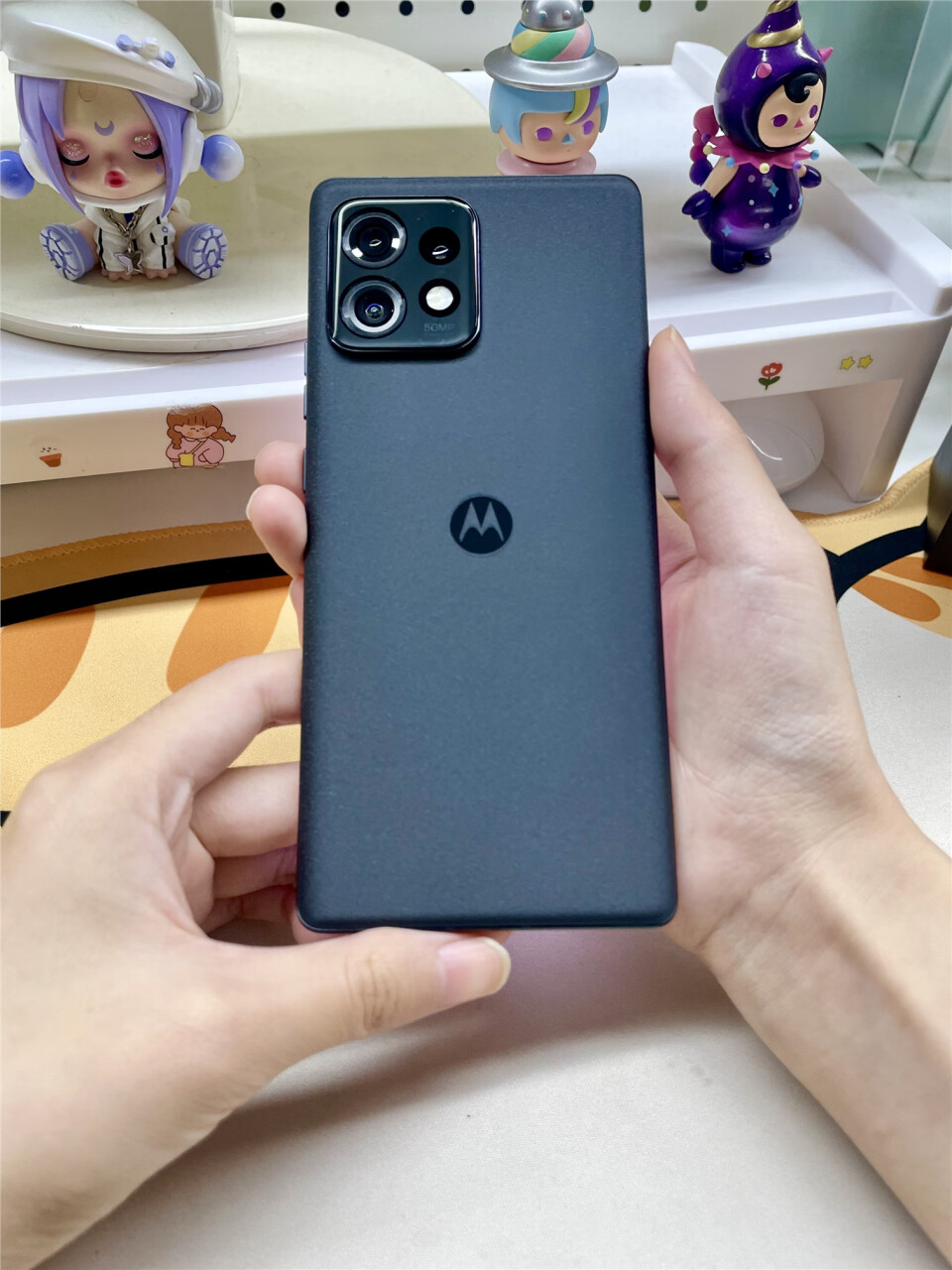 摩托罗拉moto X40 第二代骁龙8 165Hz四曲臻彩屏IP68防水 125W闪充 护眼黑科技 5G手机 12GB+256GB 墨晶黑,第5张