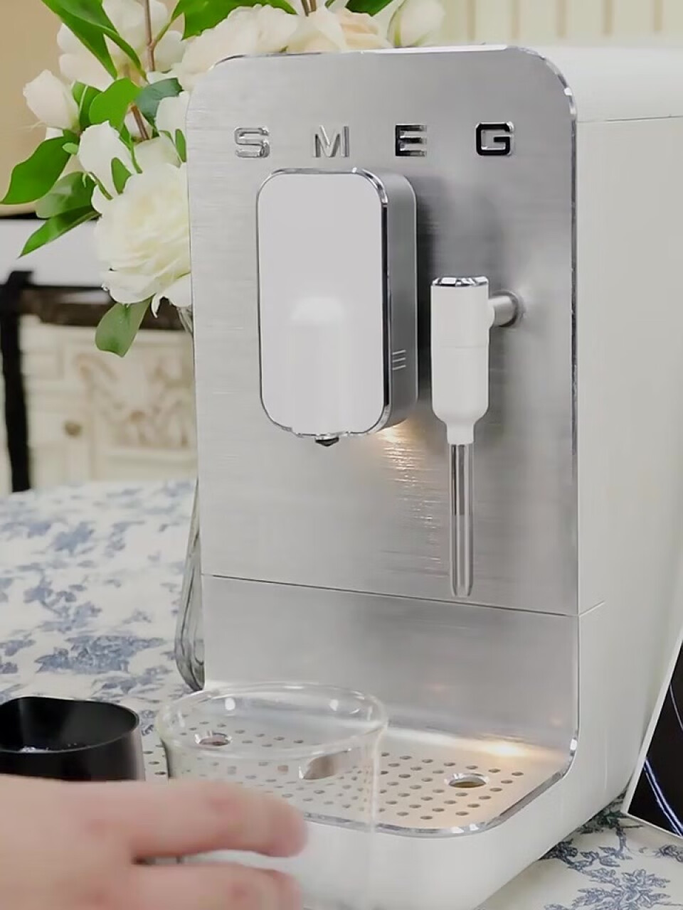 SMEG 斯麦格 意大利意式咖啡机全自动家用 蒸汽打奶泡 磨豆机咖啡豆研磨机 BCC02 白色,第3张
