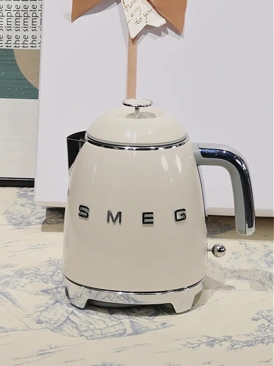 SMEG 斯麦格 意大利迷你烧水壶热水壶防烫 小巧电热水壶精致mini电水壶0.8L KLF05 奶白色,第4张