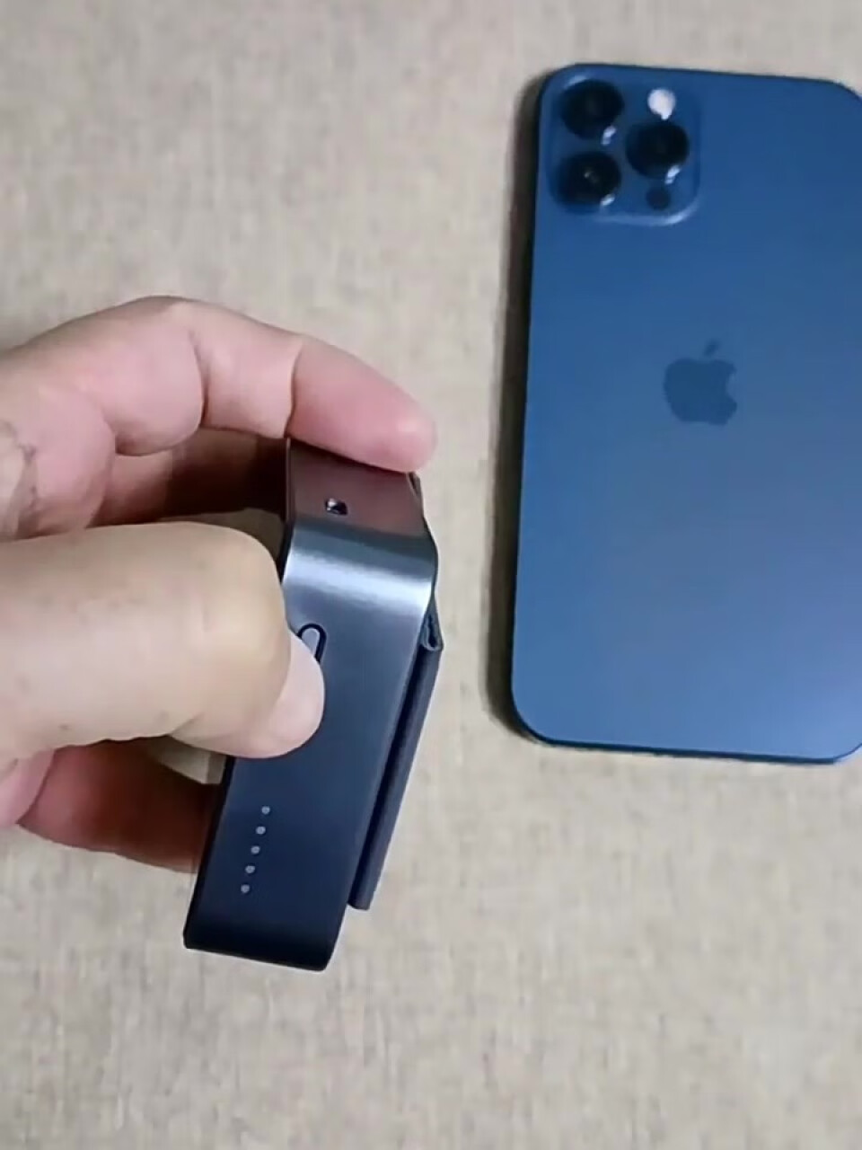 摩米士MOMAX磁吸无线充电宝苹果MFi认证带支架移动电源Magsafe外接电池适用iPhone141312promax透明尊享版,第4张