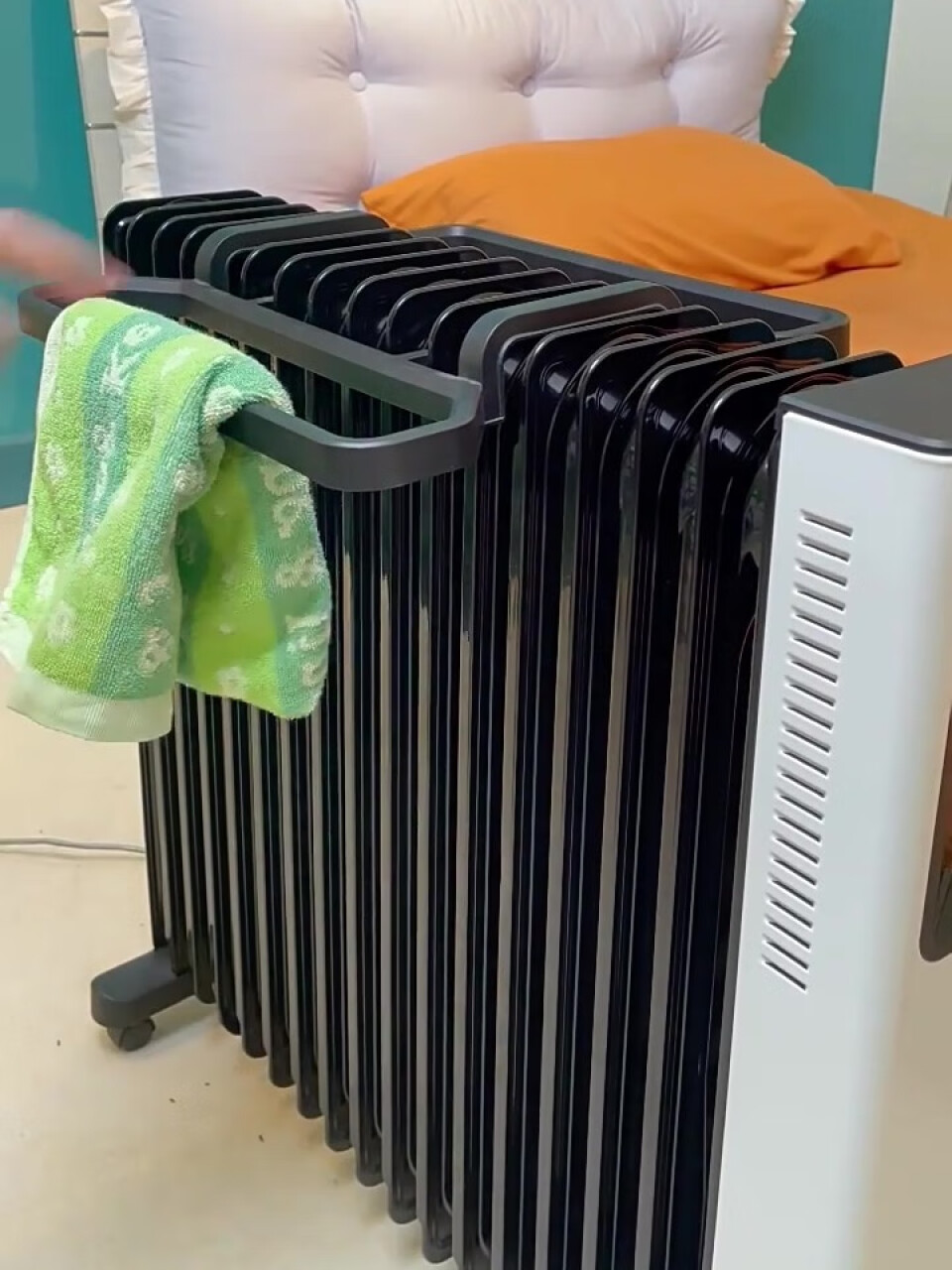 格力（GREE）取暖器电暖器电暖气电油汀取暖器家用17片遥控全屋速热加湿烘衣 NY22-S7030B(格力gree风扇拆卸视频),第5张