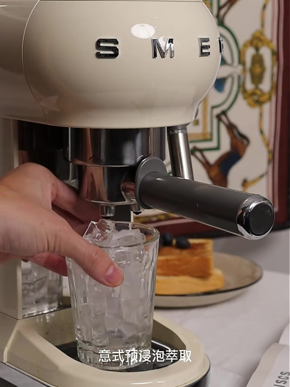 SMEG 斯麦格 意大利进口复古 半自动意式咖啡机家用 带蒸汽奶泡机 ECF01多色可选 奶白色,第4张