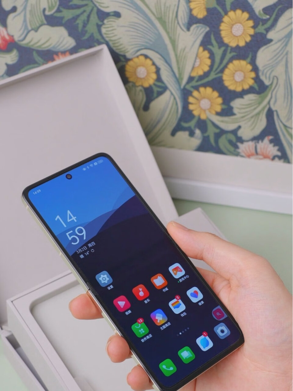 OPPO Find N2 Flip 12GB+256GB 流金 任意窗 5000万超清自拍 120Hz镜面屏 4300mAh大电量 5G 小折叠屏手机,第3张