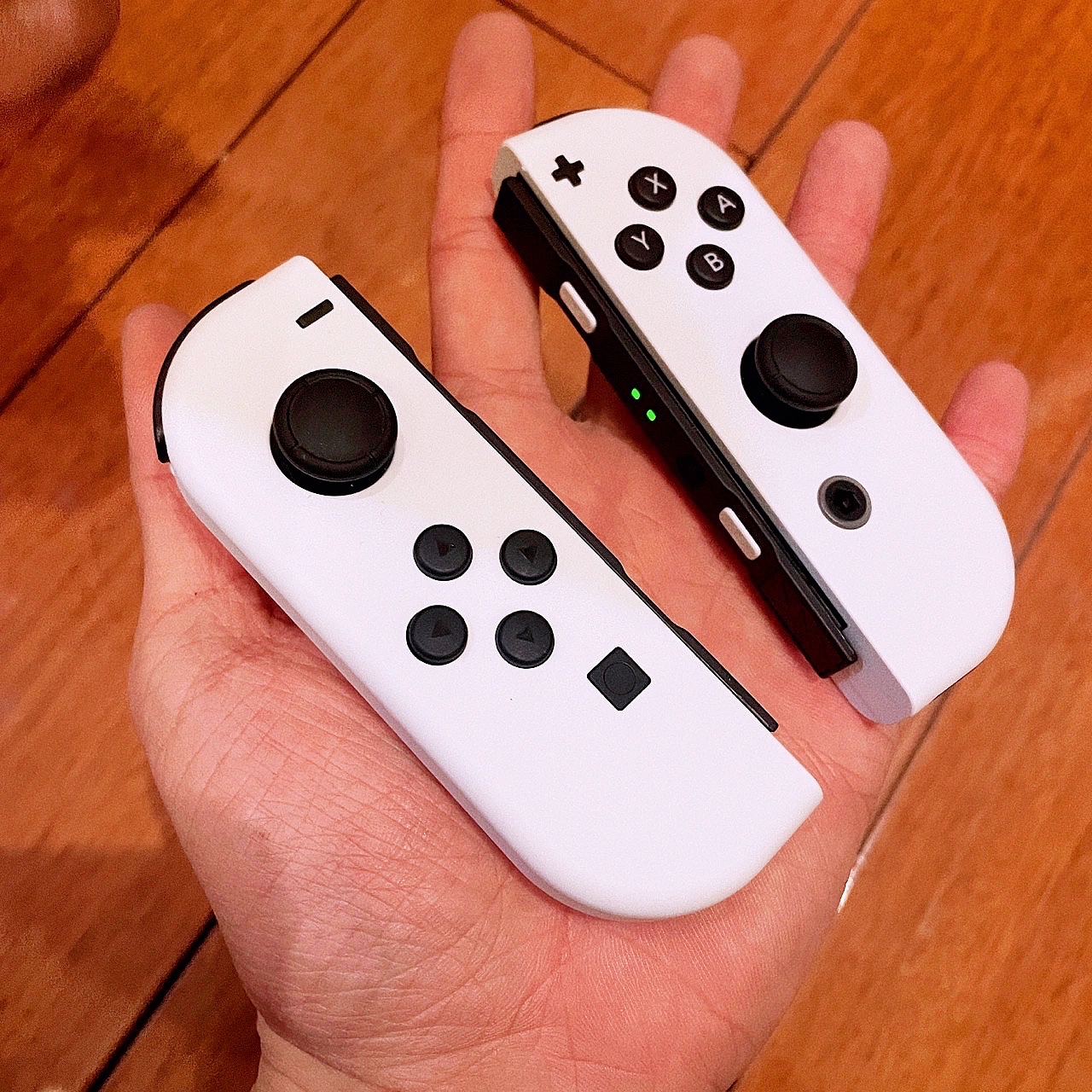 任天堂（Nintendo） Switch NS掌上游戏机 OLED主机 日版白色 续航加强版 便携家用体感掌机(任天堂Nintendo Switch),第4张