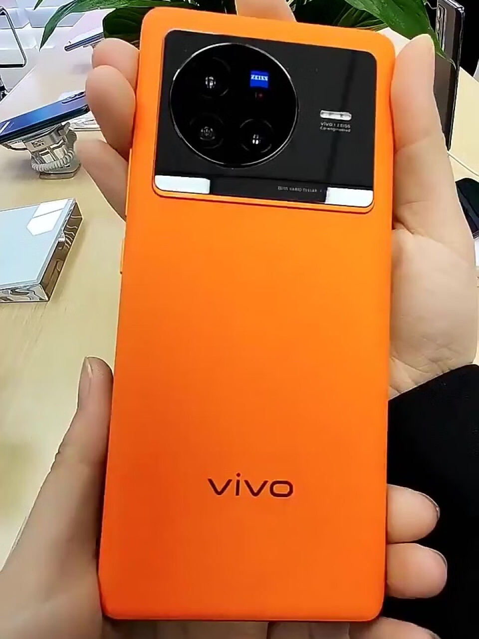 vivo X80 12GB+256GB 旅程 4nm天玑9000旗舰芯片 自研芯片V1+ 蔡司T*光学镜头 双电芯80W闪充 5G 拍照 手机,第2张