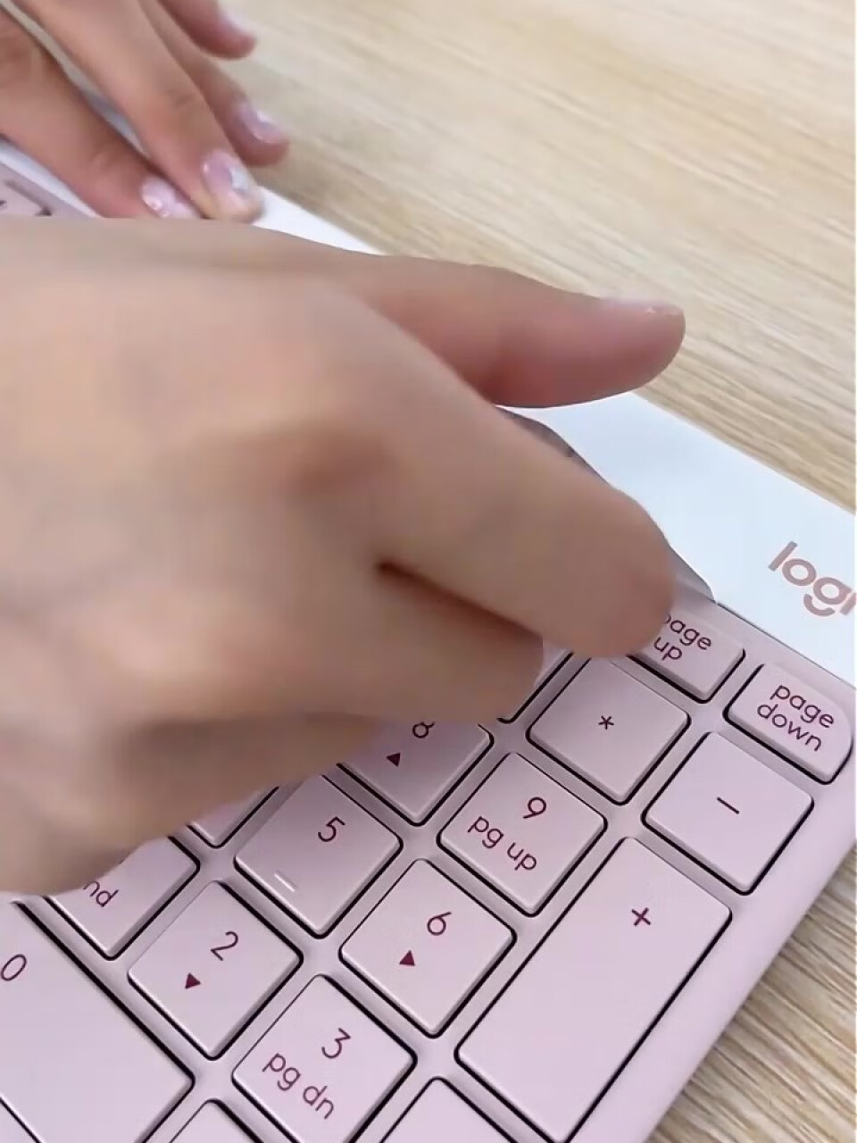 罗技（Logitech） K580粉色无线蓝牙超薄键盘静音键盘办公游戏 手机平板ipad台式电脑键盘 LINE FRIENDS联名限量套装 粉色(罗技(Logitech) MX Anywhere2S无线蓝牙充电鼠标),第4张