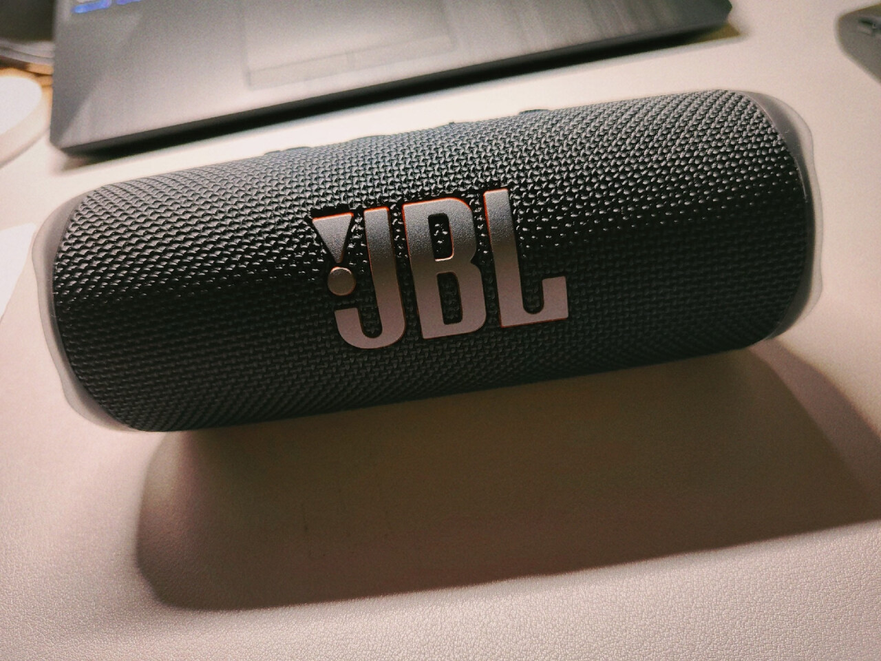 JBL FLIP6 音乐万花筒六代 便携式蓝牙音箱 低音炮 防水防尘设计 多台串联 赛道扬声器 独立高音单元 潜海蓝,第2张