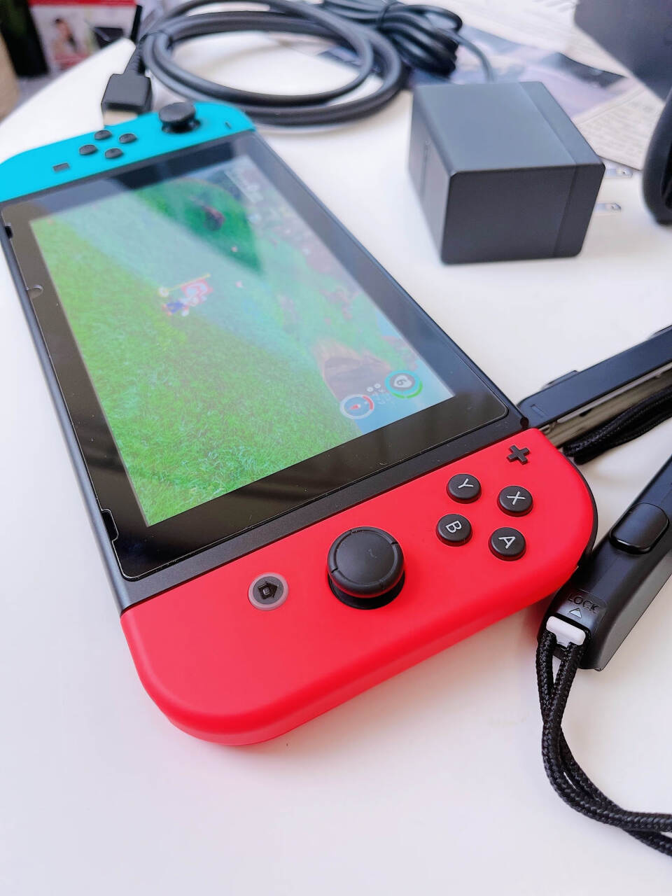 任天堂（Nintendo）Switch NS掌上游戏机 红蓝手柄 长续航 日版 一机多玩随时尽兴 无线互连共享欢乐(任天堂Nintendo),第2张