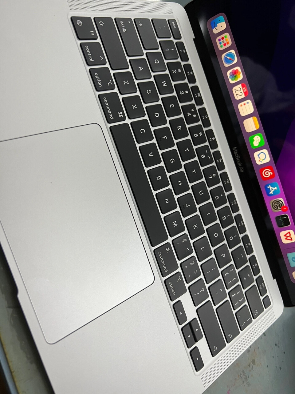 Apple MacBook Air 13.3 八核M1芯片(7核图形处理器) 8G 256G SSD 深空灰 笔记本电脑 MGN63CHA,第3张