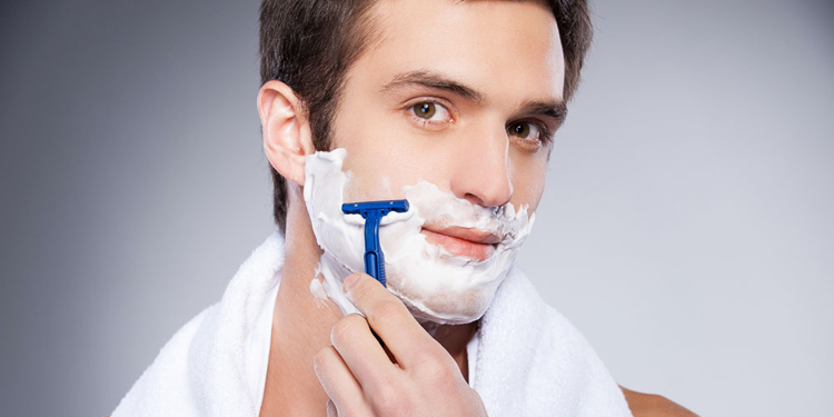 剃须刀片多久换一次 保养清洁剃须刀的正确步骤有哪些？(图1)