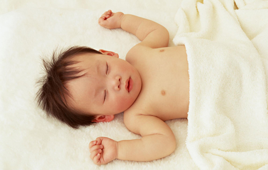 宝宝睡平头好吗 睡平头是反自然的做法