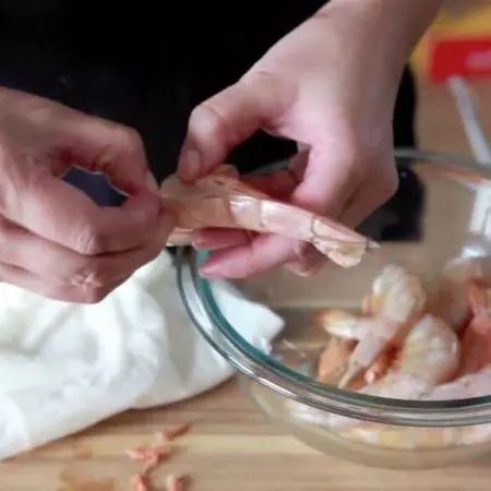 虾怎么做好吃又简单 蒜蓉烤大虾了解下