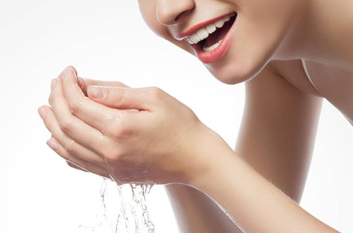 脸过敏可以用牛奶洗脸吗脸过敏用牛奶洗脸好吗