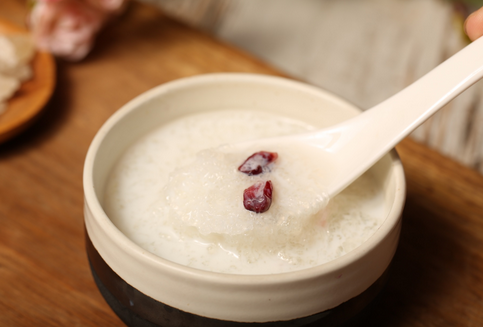 雪燕可以用热水泡发吗 泡好的雪燕可以放几天