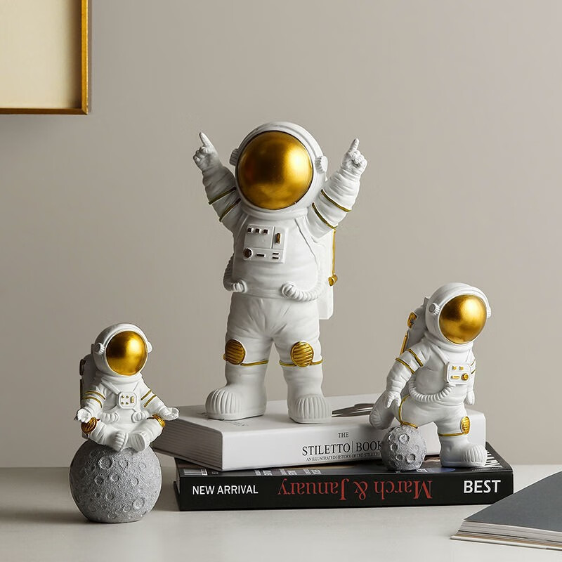 京凯 宇航员摆件可爱模型小太空人车载家居客厅桌面装饰品塑料摆件 金色宇航员【3件套】共3个